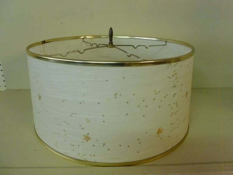 lot 30 image: Vintage Lamp Shade