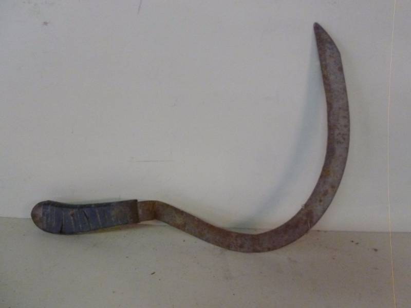 lot 39 image: Vintage Sickle Knife