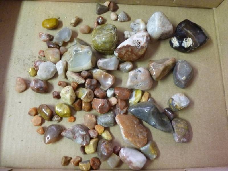lot 41 image: Polished Agates