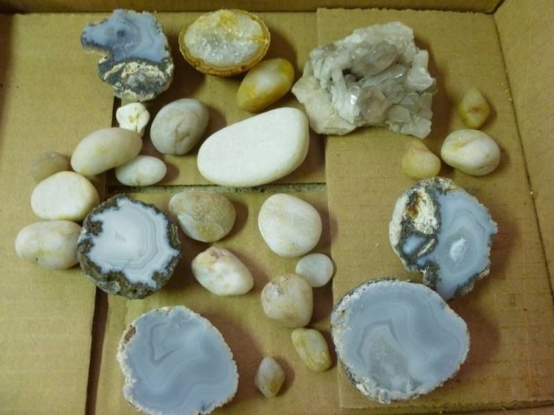 lot 42 image: Polished Rock