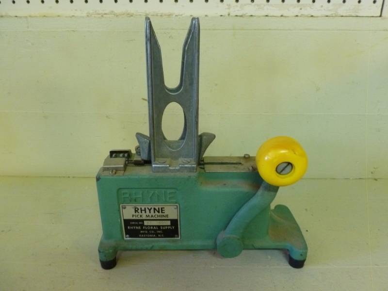 lot 53 image: Floral Pick Machine