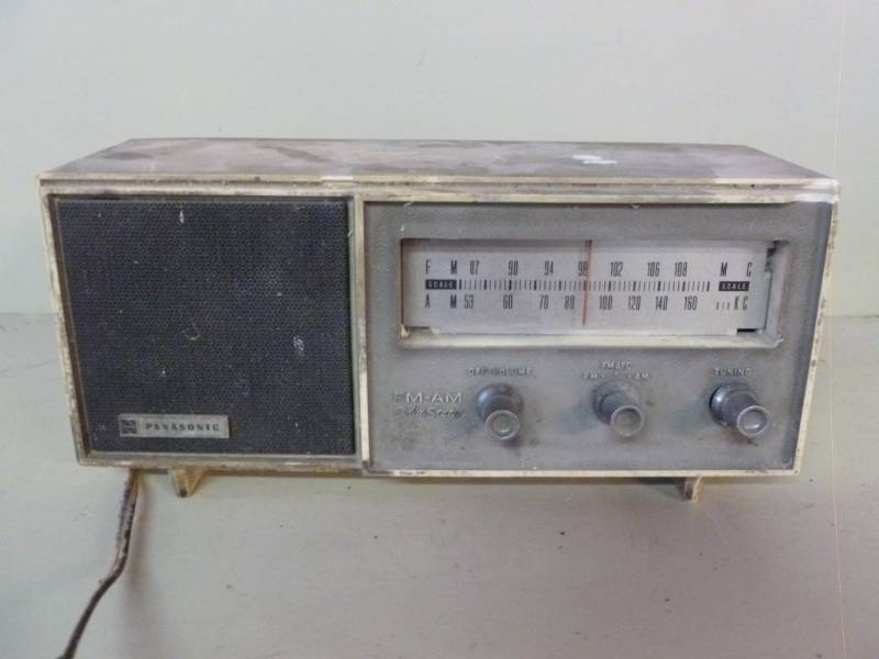 lot 69 image: Vintage Radio
