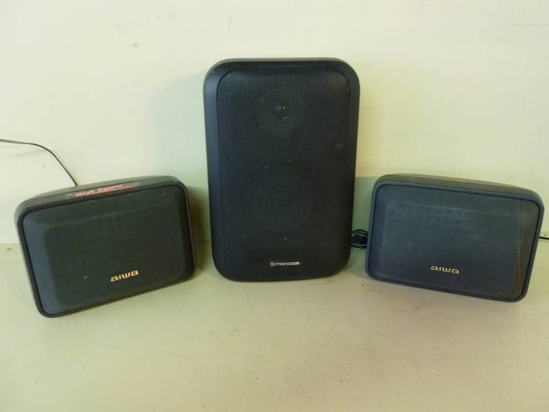 lot 72 image: Speakers