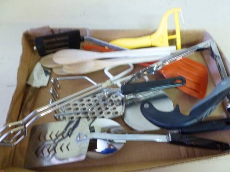 lot 77 image: Kitchen