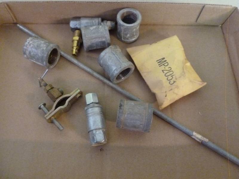 lot 100 image: Handyman Items