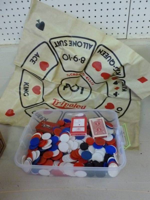 lot 103 image: Poker Chips