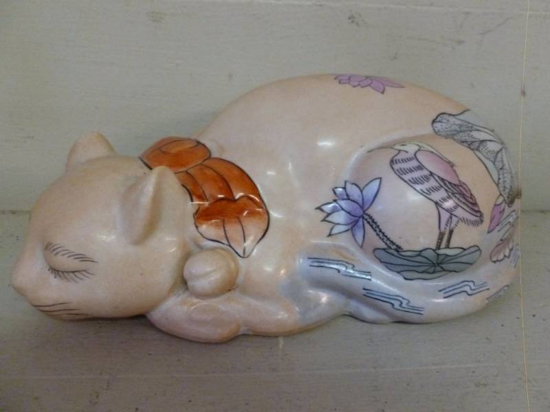 lot 106 image: Decorative