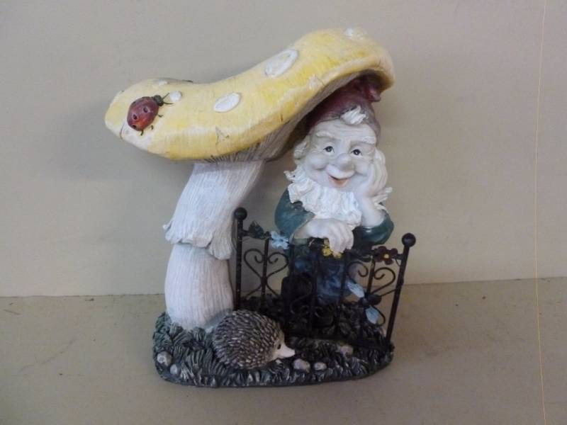 lot 112 image: Rock Garden Decoration