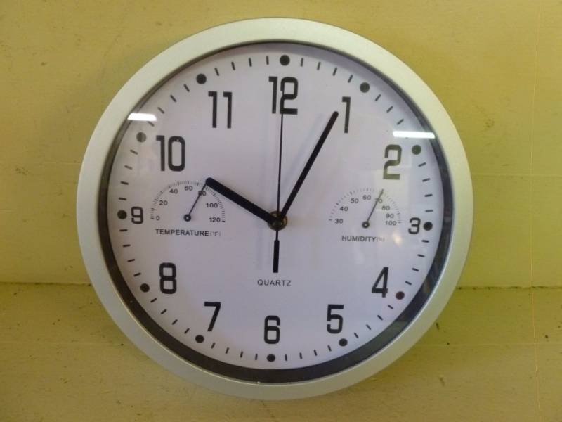 lot 124 image: Wall Clock