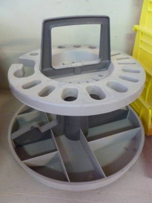 lot 128 image: Shop Bins