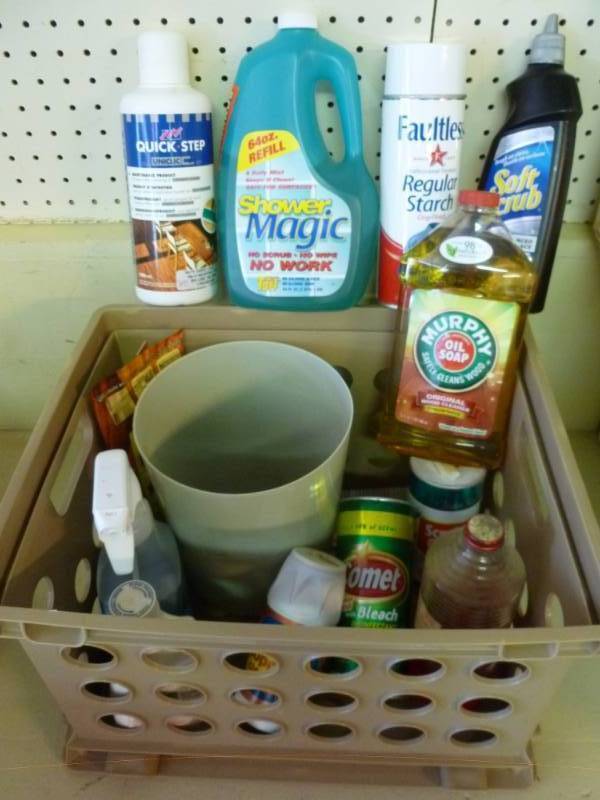 lot 145 image: Cleaning Items