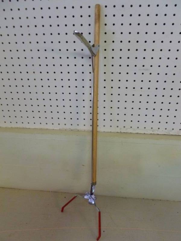 lot 147 image: Grabber Tool