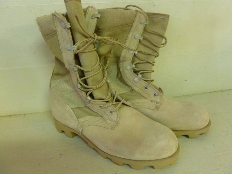 lot 148 image: Military Boots
