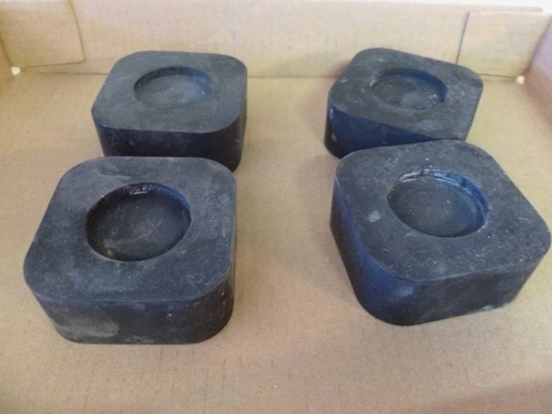 lot 165 image: Load Lock Blocks
