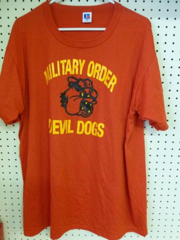 lot 181 image: T-Shirt