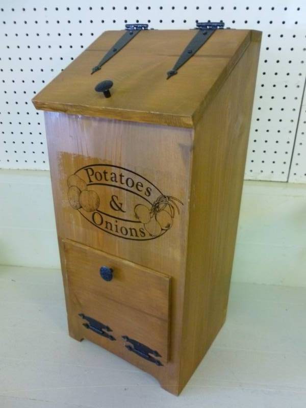 lot 201 image: Potato Box