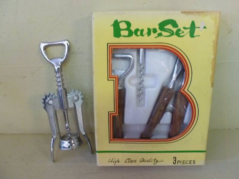 lot 203 image: Bar Set