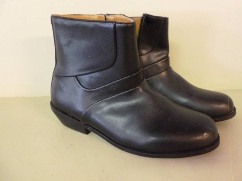 lot 204 image: Mens Dress Shoes