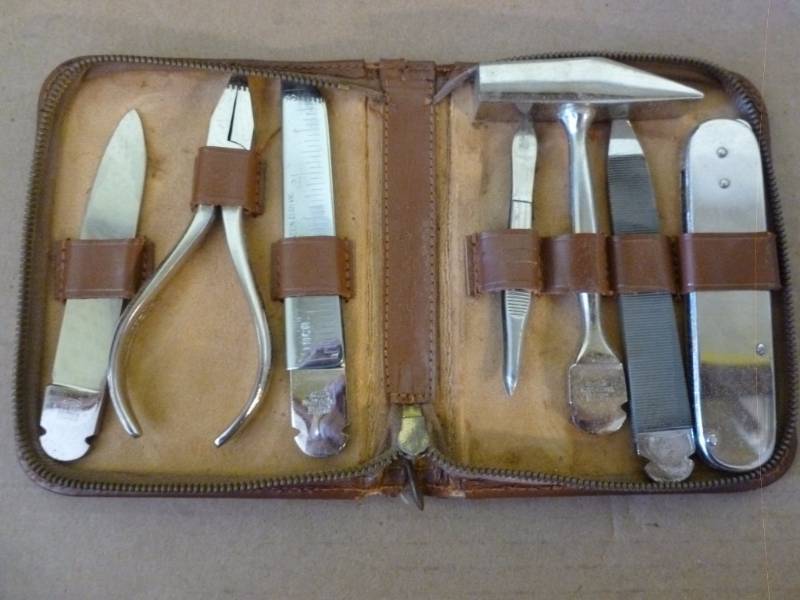 lot 219 image: Vintage Grooming Kit