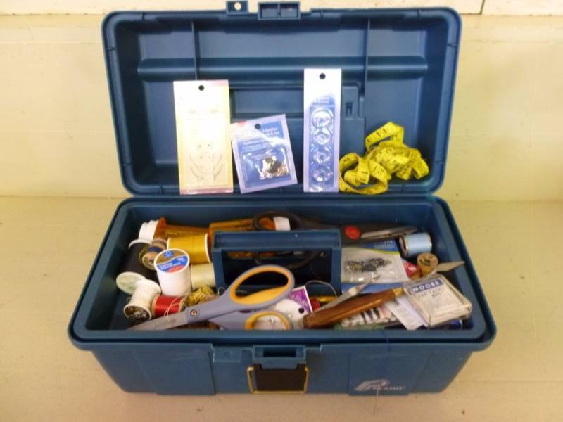 lot 223 image: Sewing Items