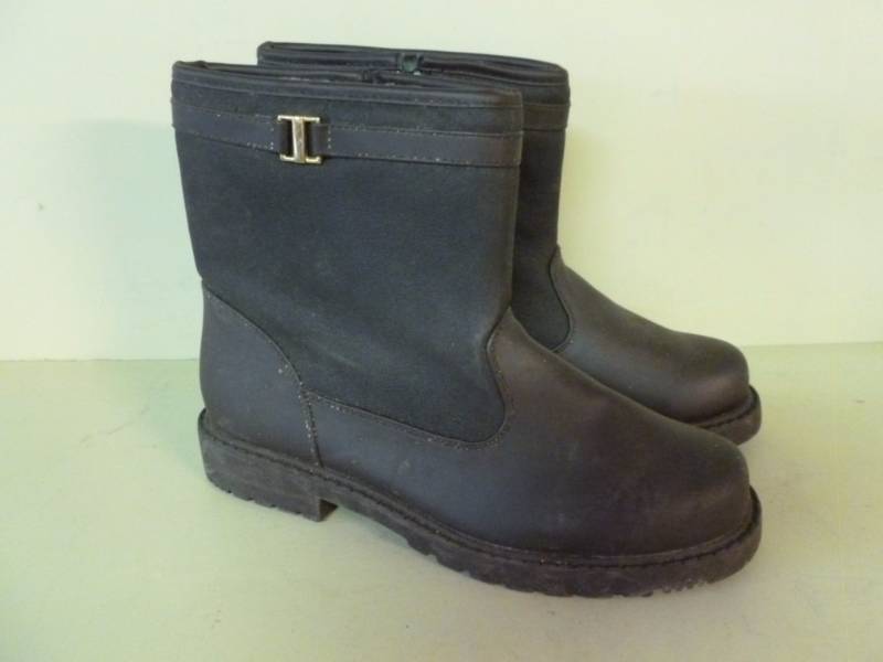 lot 234 image: Mens Boots