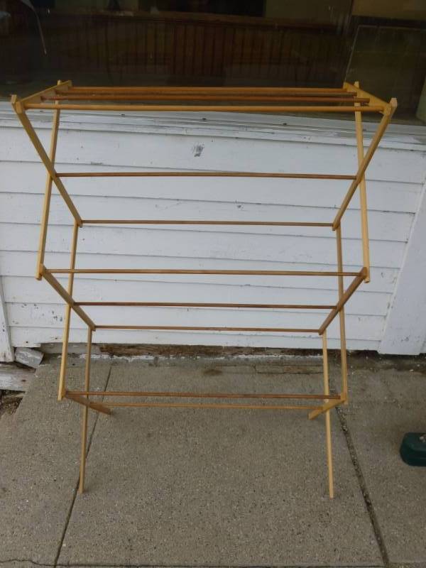lot 253 image: Wooden Clothes Rack