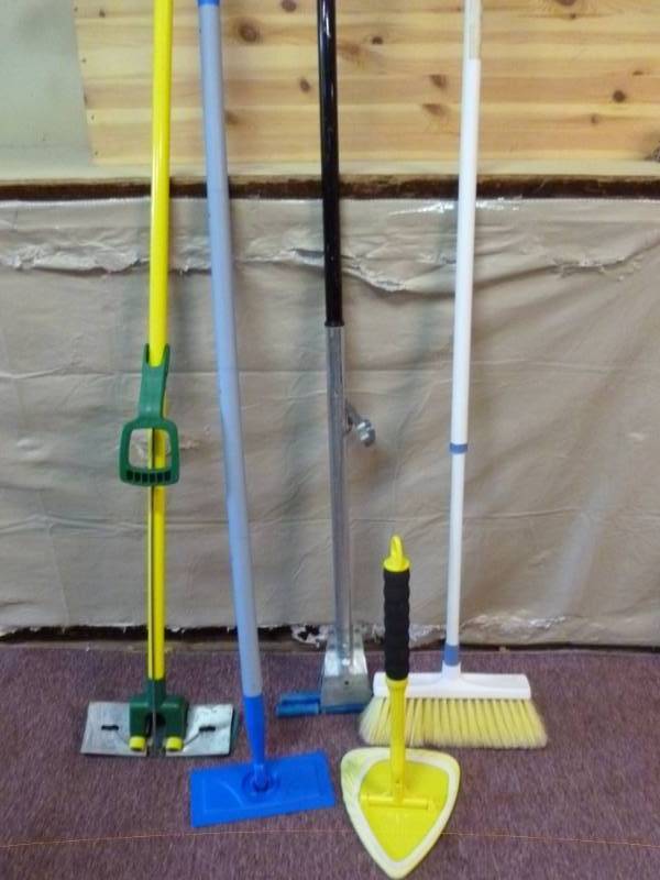 lot 274 image: Cleaning Items