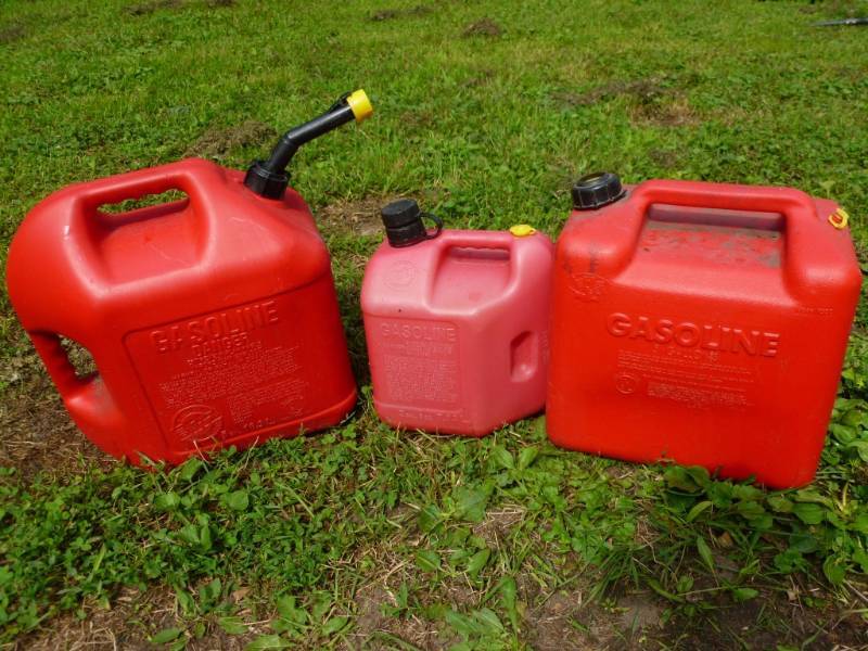 lot 277 image: Gas Cans