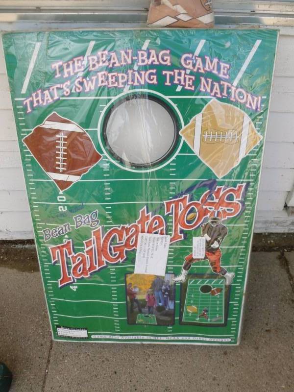 lot 278 image: New Yard Game