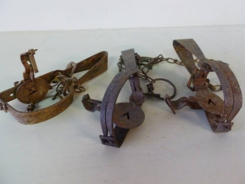 lot 299 image: Vintage Traps