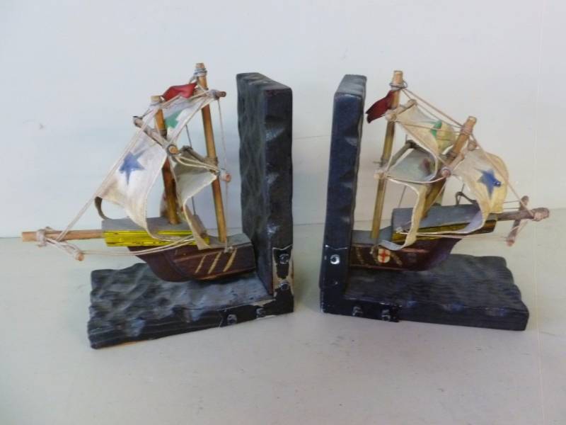 lot 308 image: Book Ends