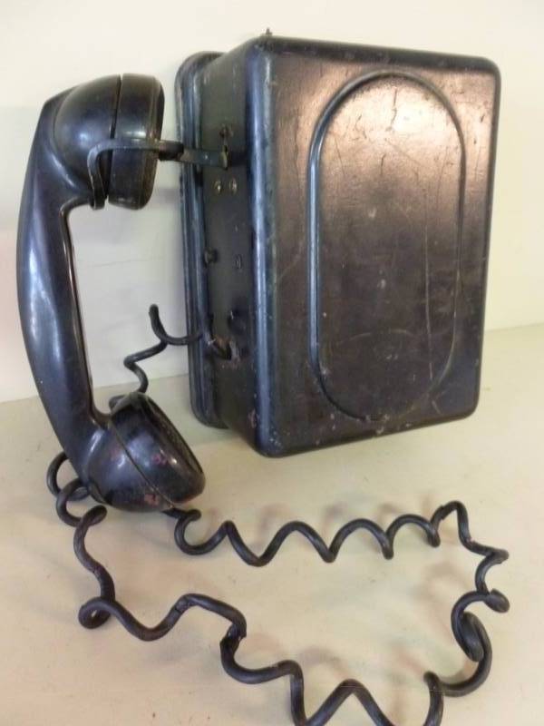 lot 324 image: Vintage Telephone
