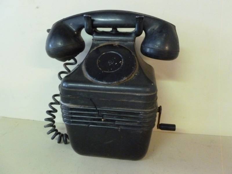 lot 325 image: Vintage Telephone