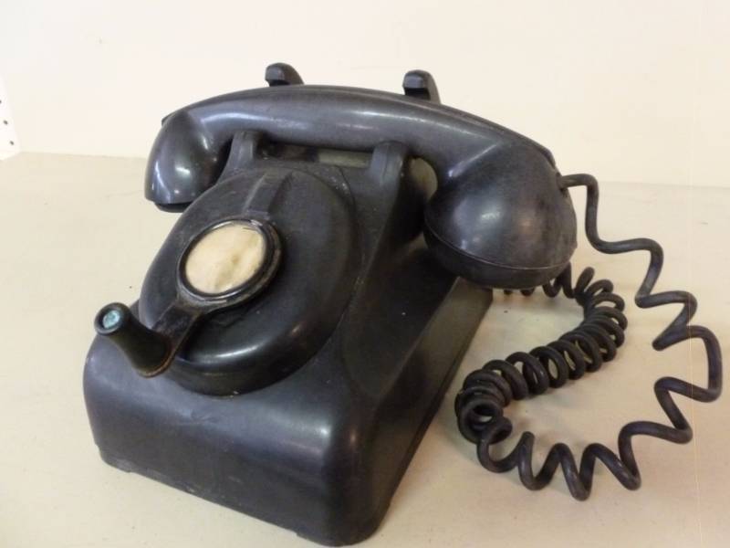 lot 326 image: Vintage Telephone