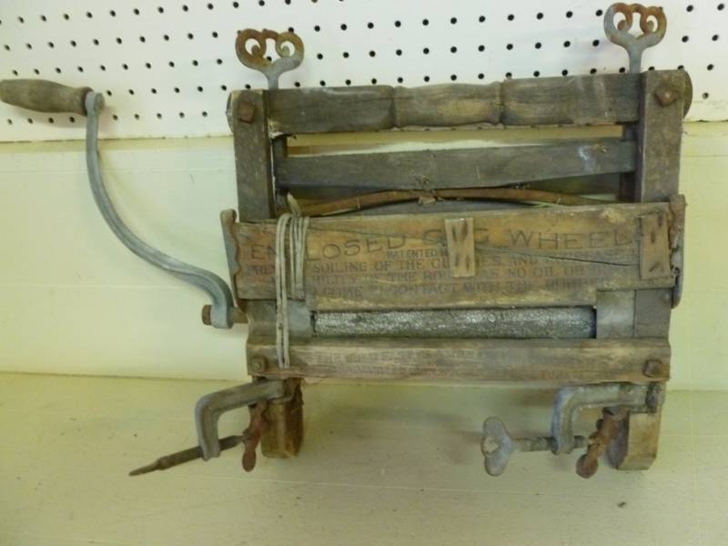 lot 337 image: Antique Clothes Wringer