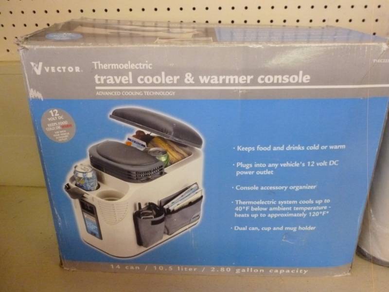 lot 343 image: 12 v Travel Cooler