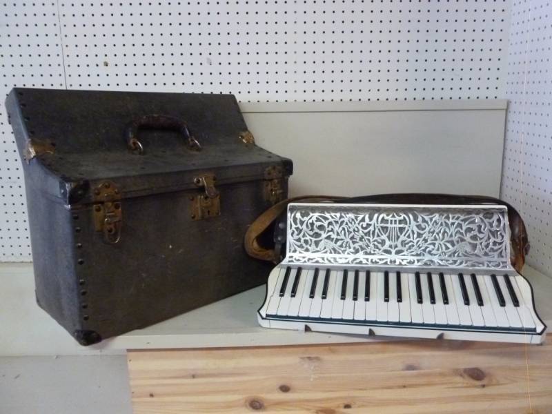lot 351 image: Vintage Accordion