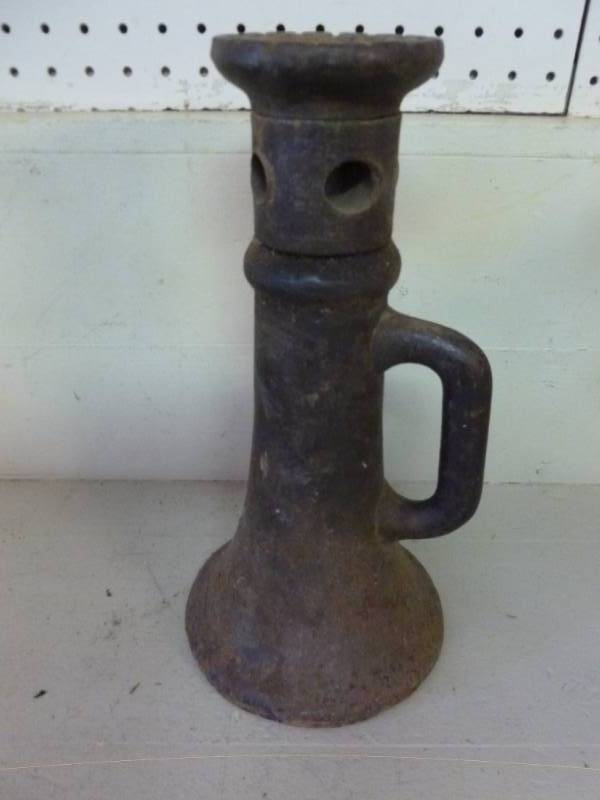 lot 363 image: Antique Jack Stand