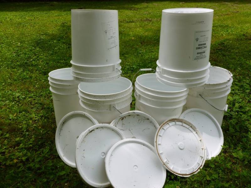 lot 373 image: Pails