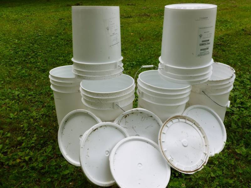 lot 374 image: Pails