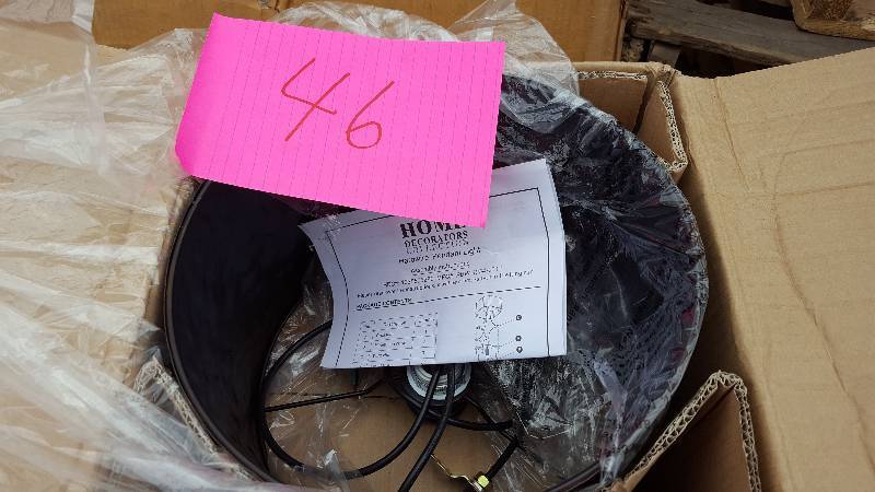 lot 46 image: Hardwire Pendant Light