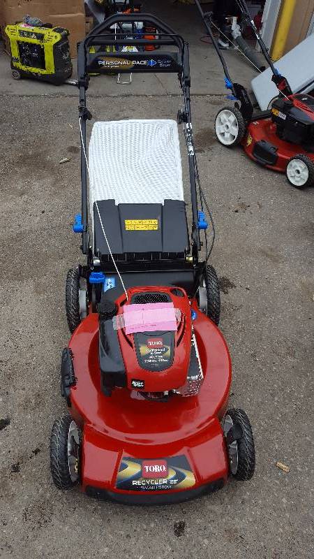 Toro Recycler� SmartStow (22) 190cc Personal Pace Lawn Mowerin like new condition