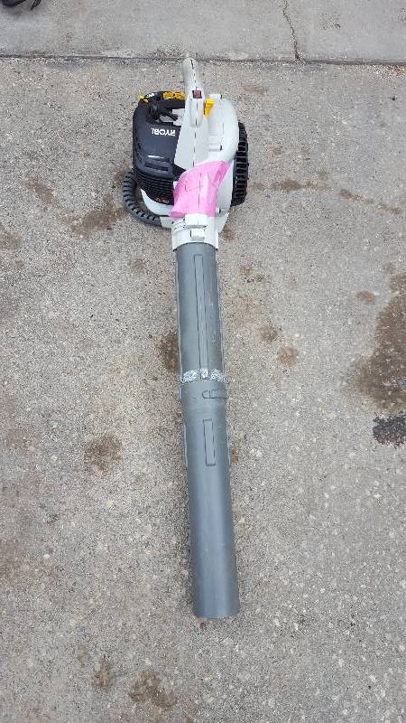 Ryobi 26cc 2-Cycle Leaf Blower in working condition