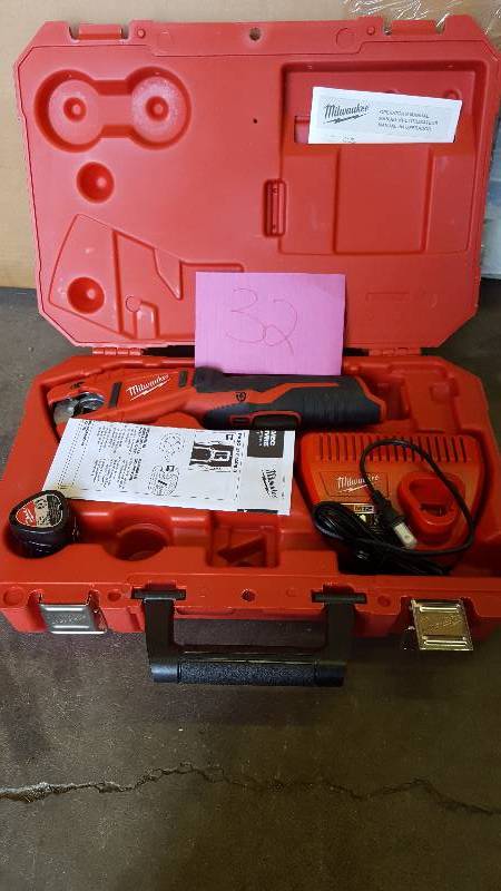 Milwaukee M12 12-Volt Lithium-Ion Cordless Copper Tubing Cutter Kit