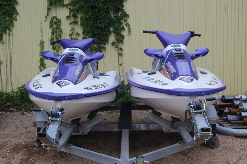 lot 913 image: Pair of 1997 Arctic Cat Tigershark 1000 Jet Skis w Trailer