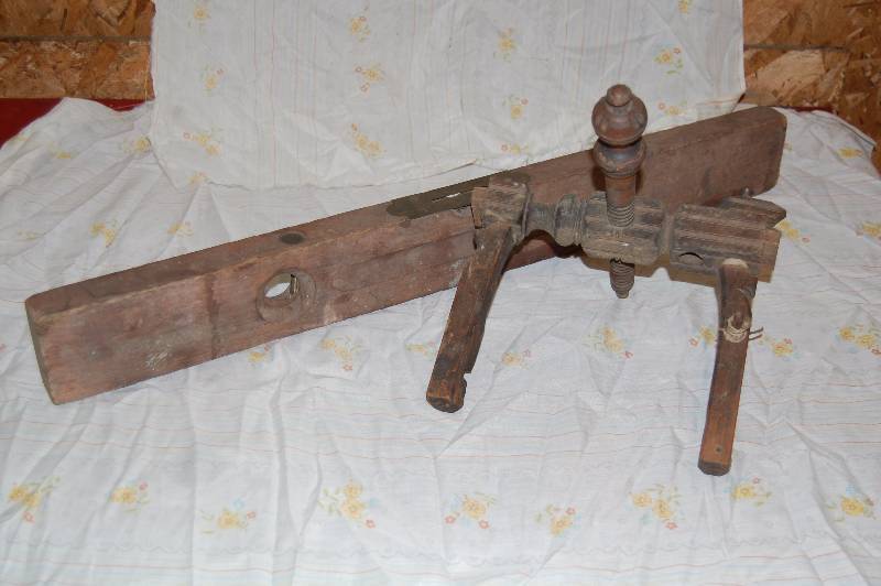 Old Level and Leveling Device