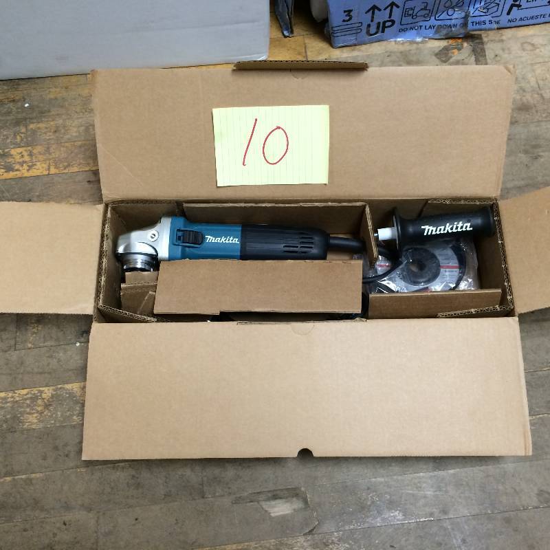 lot 10 image: MaKita 12-Amp 4-12 in. SJS II High-Power Angle Grinder Model # GA4542C new