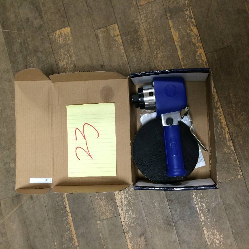 lot 23 image: Campbell Hausfeld Dual Action Sander tl0504 used