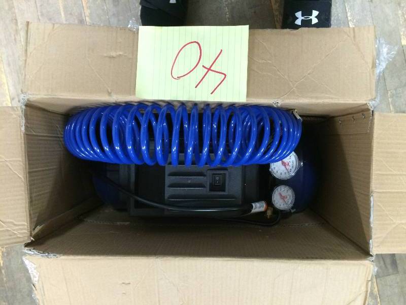 lot 40 image: Campbell Hausfeld 3-Gallon Hot Dog Air Compressor w Inflation Kit used