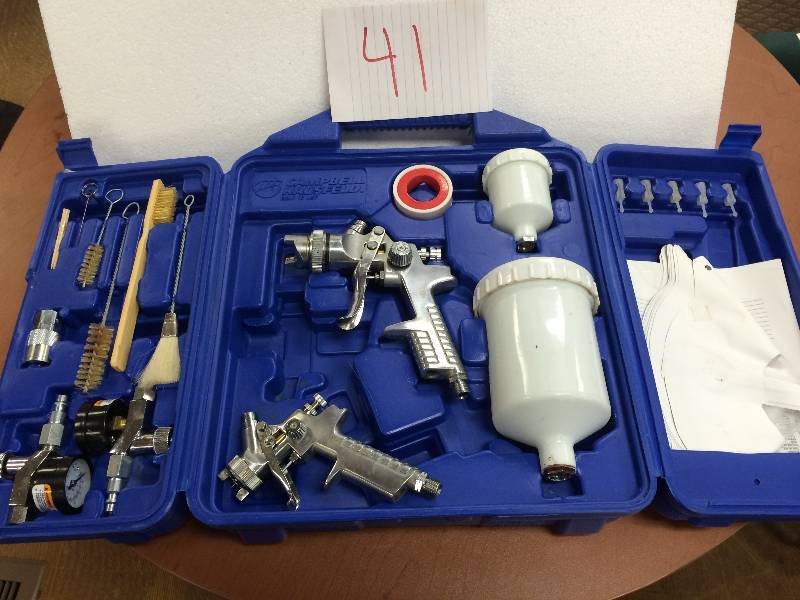 lot 41 image: Campbell Hausfeld 34-Piece Gravity Feed Spray Gun Kit new